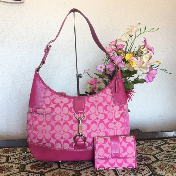 Coach Handbags - COACH HAMPTONSSignature Clip Hobo!